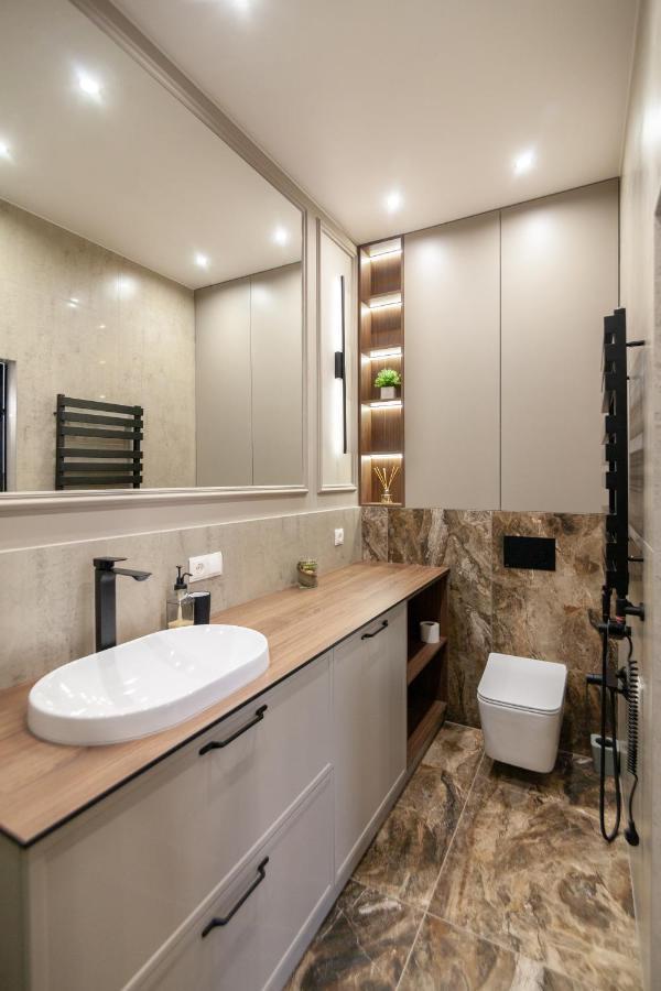 Leogrand Vip Apartments On Lesi Ukrainky 7 Lviv Exterior foto